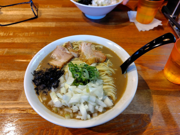 「濃厚煮干そば大　玉ねぎ　900+100」@中村屋総本山の写真