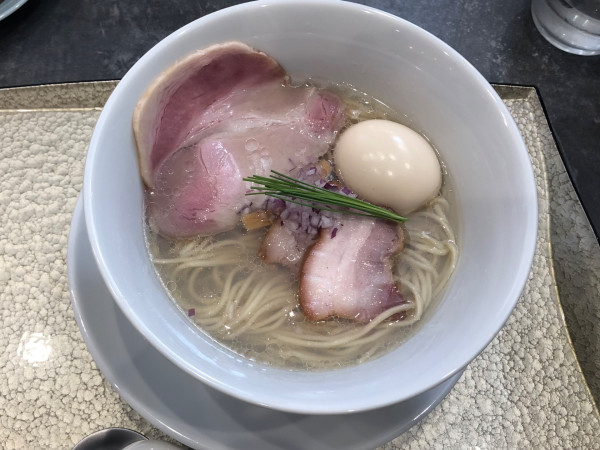 「中華そば 塩」@宍道湖しじみ中華蕎麦 琥珀 池袋店の写真