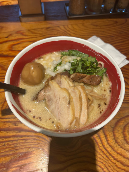 「コク塩そば+豚+味玉」@麺場 浜虎 横浜店の写真