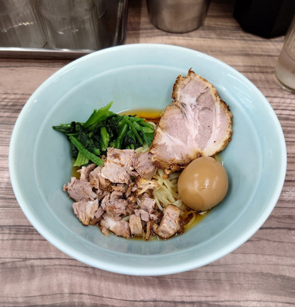 「油そば+チャーシュー+味玉（半麺、1000円）」@横浜ラーメン 武蔵家 武蔵境店の写真