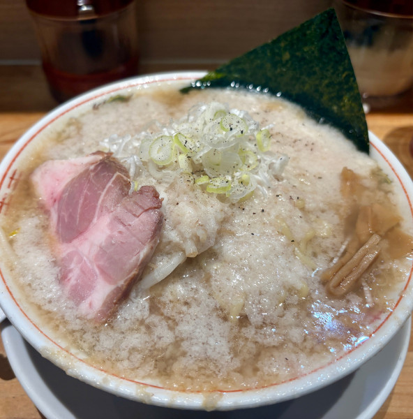 「背脂ラーメン（大盛 / 脂多め）＋半ライス」@背脂ラーメン チャッチャ亭の写真