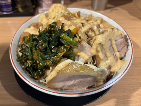 「冷やし中華+豚1枚+辛ニラ」@豚山 池袋西口店の写真