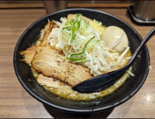 「特製白味噌1,300円」@東京スタイルみそらーめん ど・みそ キッテグランシェ店の写真