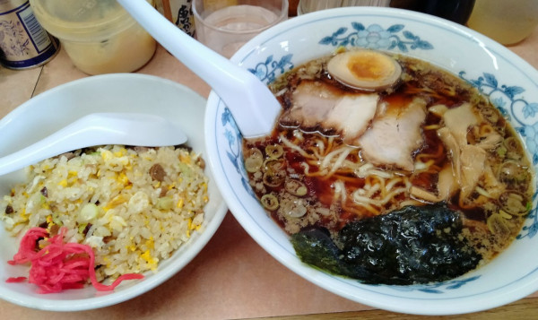 「ラーメン＋半チャーハン」@雨風本舗の写真
