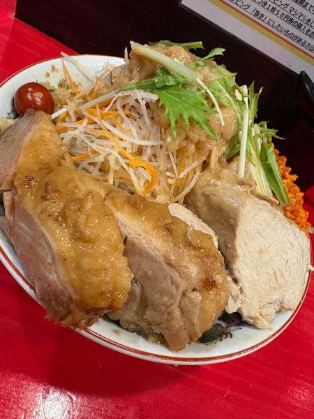 「冷やし中華 豚マシ2枚」@鷹の目 獨協大学前本店の写真