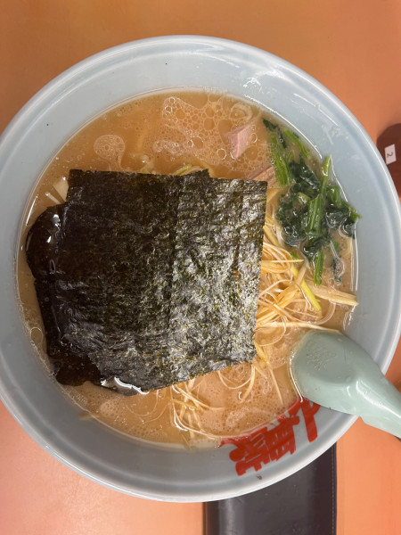 「醤油ネギラーメン840円＋中盛150円」@ラーメン山岡家 浜松有玉店の写真