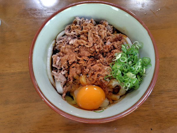 「肉月見伊勢うどん980円」@伊勢うどん ちとせの写真