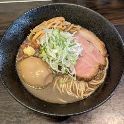 イカと濃厚な煮干しの中華そば 1200円