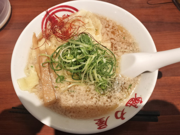 「【期間限定】魚貝香る旨塩九条ねぎ雲吞麺」@ラーメン魁力屋 足立鹿浜店の写真