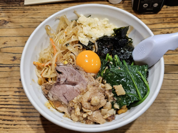 「【限定】ビビンバ汁なし ニンニクアブラ 1200円」@限界を超えろ 弘前店の写真