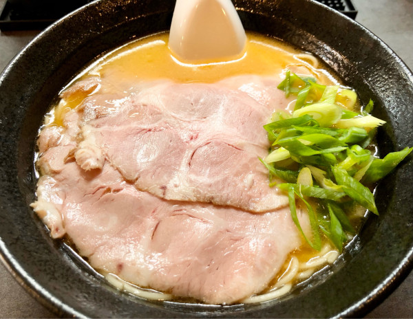 「カニ　豚骨　細麺　900円」@ムメヰの写真