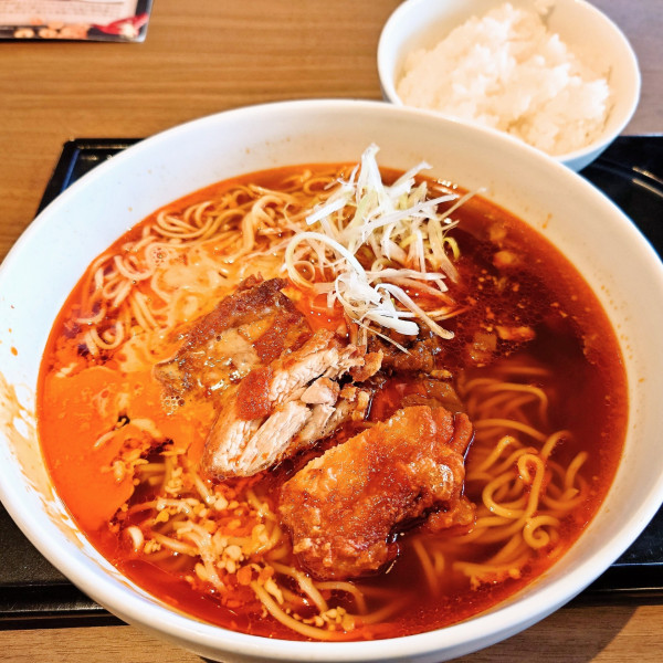 「担々麺Neo　分離の魔力〜際立つスパイス＋ミニごはんセット」@デニーズ 初石店の写真