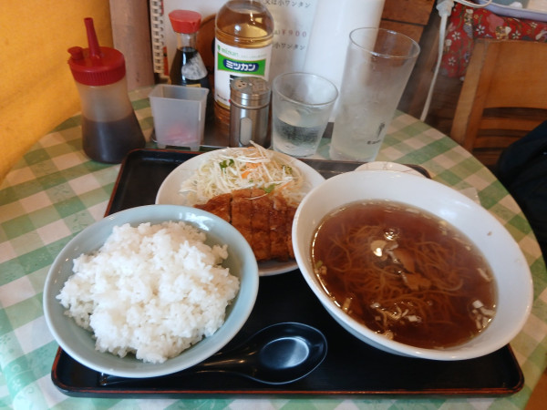 「半ラーメン（とんかつ定食）930円」@麺 三福の写真