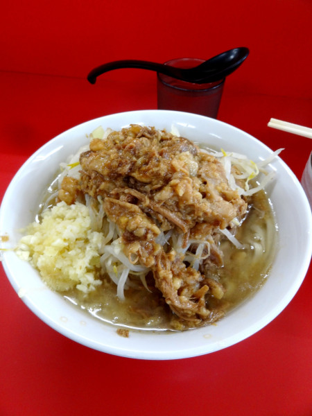 「麺半分950円ニンニクアブラ卵50円」@ラーメン二郎 柏店の写真