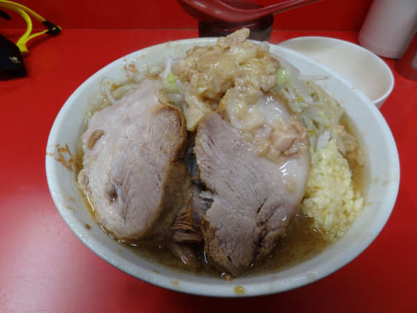 「小900円YsNA 生卵100円」@ラーメン二郎 一橋学園店の写真