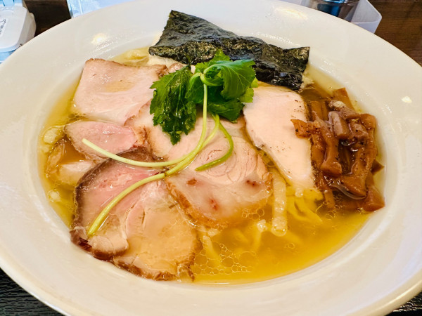 「魚貝塩中華そば【1100円】」@あかつきほじなしの写真