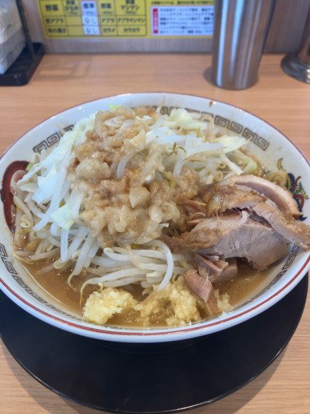 「小ラーメン　1000円　ニンニクアブラ」@ラーメン豚山 助光店の写真