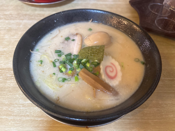 「こくまる塩らあめん・半チャーハン」@らーめん こくまるの写真