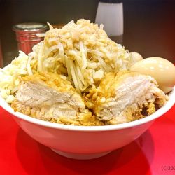 ラーメン特大（豚まし＋味玉＋チーズ＋うずら）