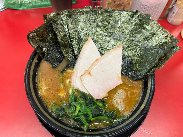 「ラーメン、固め、のり」@IEKEI_TOKYO 王道家直系の写真