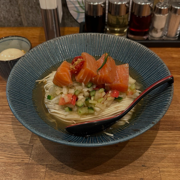 「サーモン冷やし梨と野菜のマリネ添え」@麺処 青野の写真