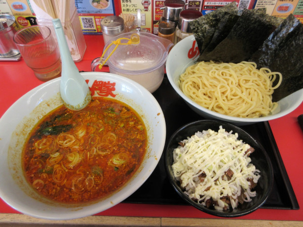 「辛味噌つけ麺（９８０円）＋チャーシューネギマヨ丼４００円」@ラーメン山岡家 阿見店の写真