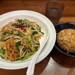 盛台湾850円、半焼き飯400円