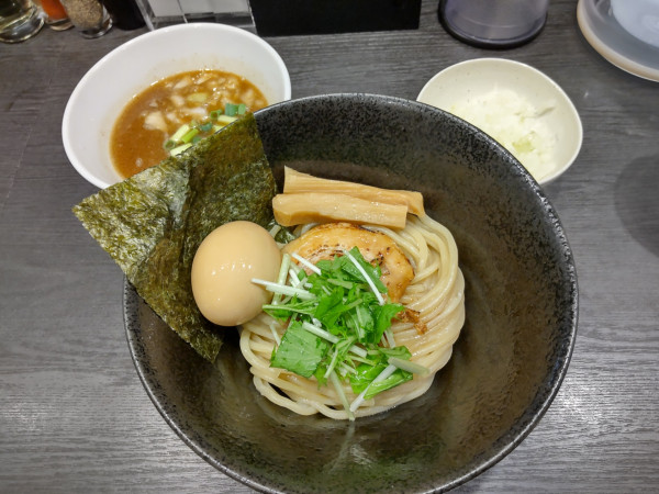 「つけ麺＋味玉、玉ネギ」@麺処 大沼の写真