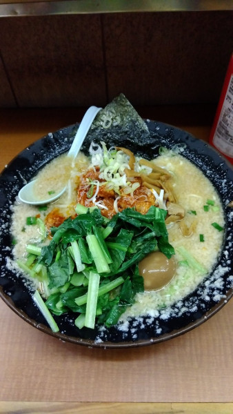 「ミソホルモン+小松菜」@屋台ラーメンとんこつ貴生 稔台店の写真