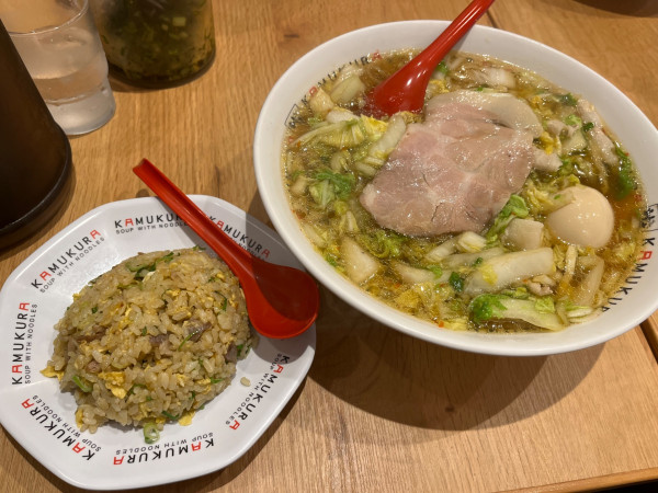 「煮玉子ラーメン＋大盛り＋半炒飯・餃子セット」@どうとんぼり神座 ビーンズ赤羽店の写真