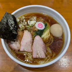 ワンタン麺 味玉入り（しょうが醤油味）