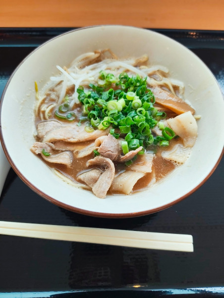 「徳島ラーメン（ハーフ）」@宝ラーメン 徳島阿波おどり空港店の写真