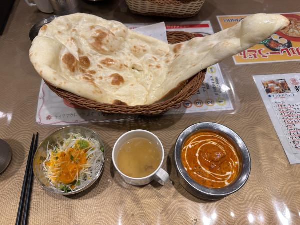 「日替わりセット（バターチキンカレー＋スープ＋サラダ）770円」@スターサンジ LABI1高崎店の写真