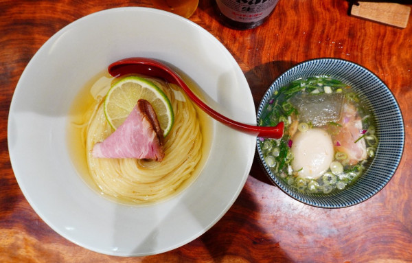 「冷やしつけ麺（塩）＋煮玉子＋瓶ビール」@三馬路 東京店の写真