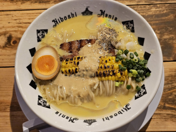 「ツヨシの冷嶽キミそば(恵味スタンド×金アジ)1200円」@煮干結社 弘前店の写真