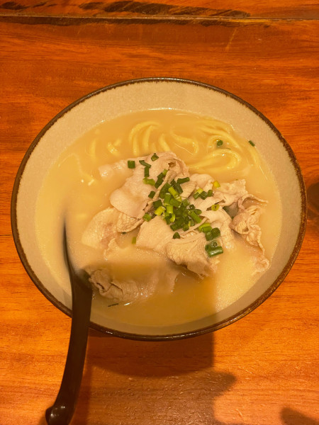 「あぐー白湯そば(1300円)+お通し(350円)」@泡盛と沖縄料理 龍泉 ラゾーナ川崎店の写真