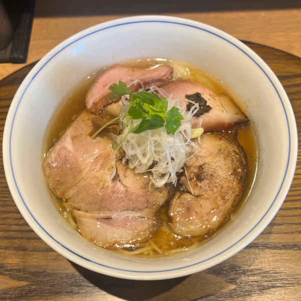 「特上白醤油らぁ麺」@らぁ麺や 嶋の写真
