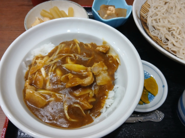 「サービス:カレー丼ともり蕎麦セット 1200円」@そば処 初味の写真