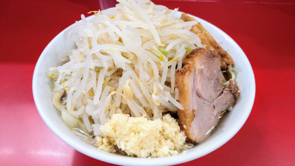 「【限定】ラーメン(ニンニク)＋冷やし」@ラーメン二郎 生田駅前店の写真