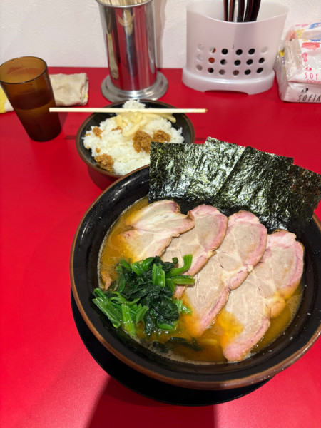 「チャーシュー麺中　ライス」@とらきち家の写真