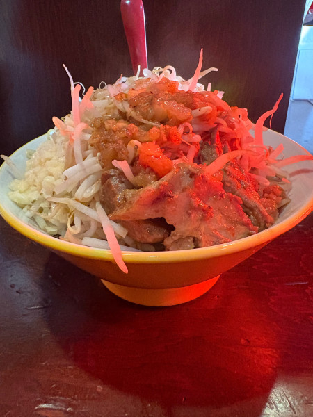 「ラーメン中盛　豚1枚　1100円」@ラーメン イエロー 新宿御苑前店の写真