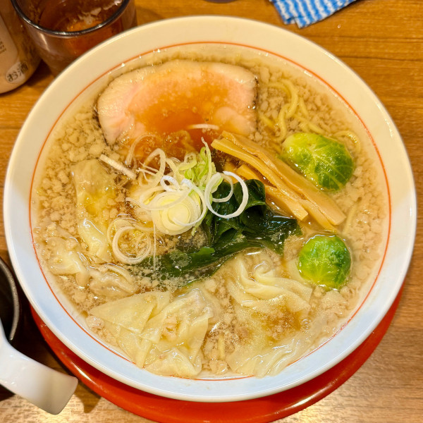 「ワンタン麺醤油」@らぁ麺 辰丸の写真