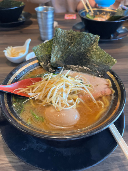 「ネギラーメン(白)」@家系ラーメン がくの写真