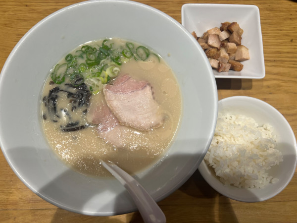 「白丸元味850円」@一風堂 浜松町スタンドの写真