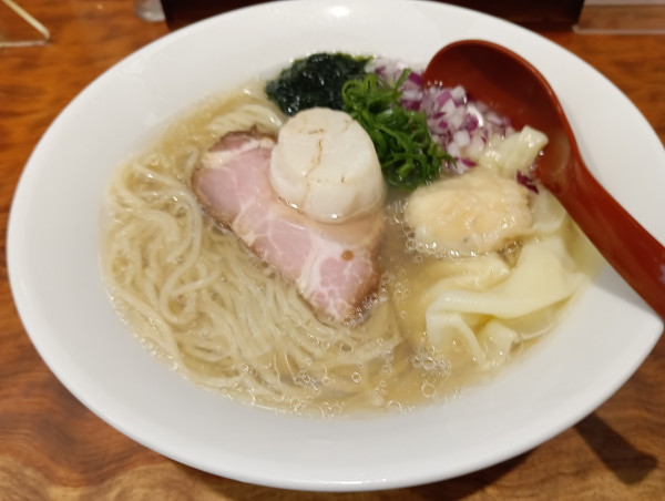 「【期間限定】魚介出汁の冷やし塩そば(￥1,700）」@三馬路 東京店の写真