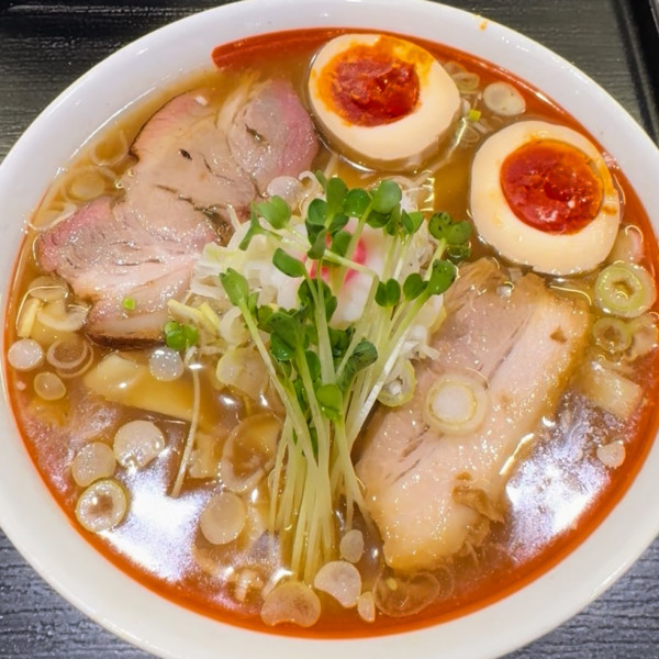 「味玉らー麺（醤油・幅広平打ち麺）950円＋無料小ライス」@らー麺 大芽の写真