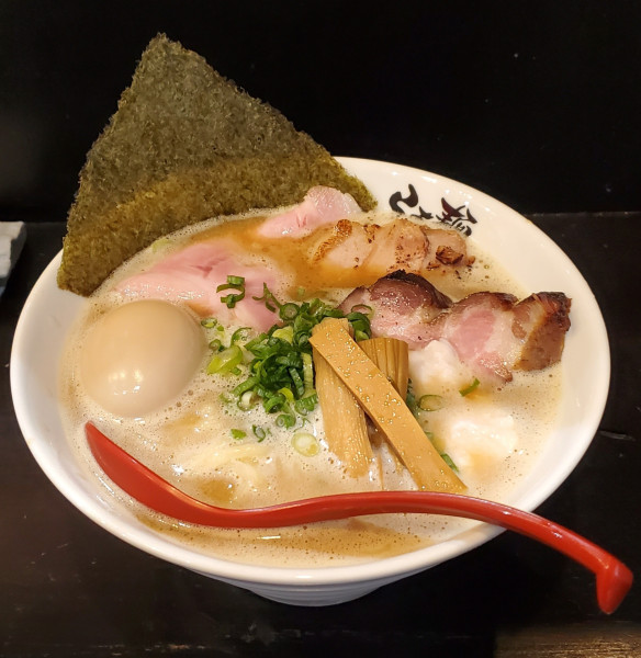 「鶏白湯全部のせ」@らぁ麺すみれ堂の写真