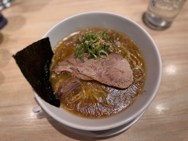 「ラーメン 900円」@麺や えいちつーの写真