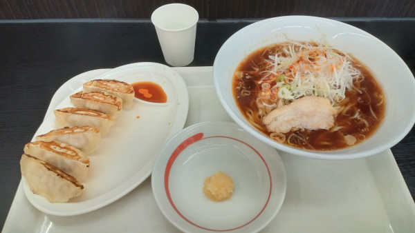 「郡山ブラック素ラーメン+餃子セット　500円」@幸楽苑 吾妻PA店の写真
