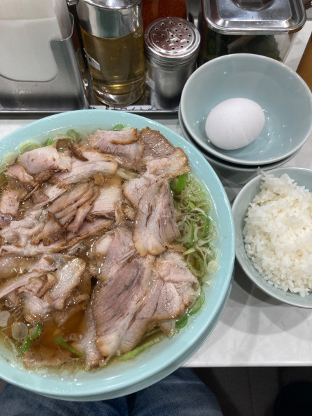 「チャーシュー麺、生卵、ライス」@渋谷かっちゃんラーメンの写真
